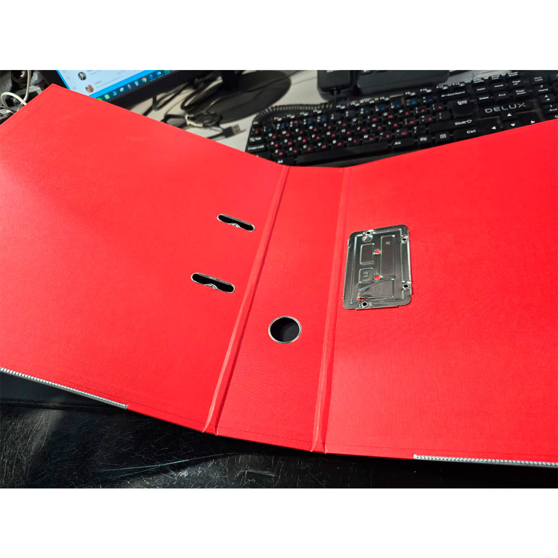 29041y_1.jpg Папка-регистратор Deluxe с арочным механизмом, Office 3-RD24 (3" RED), А4, 70 мм, красный