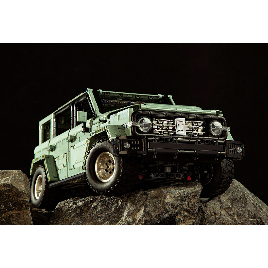 45186_1.jpg Конструктор ONEBOT Building Block Off-Road Vehicle-Tank 300 580+ OBTK300CH