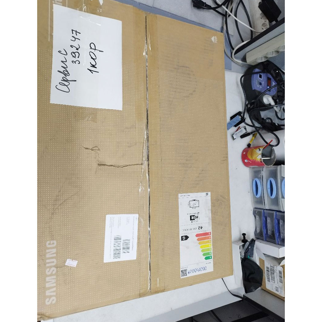 64677y_1.jpg Монитор Samsung 27" ViewFinity S7 LS27D700EAIXCI