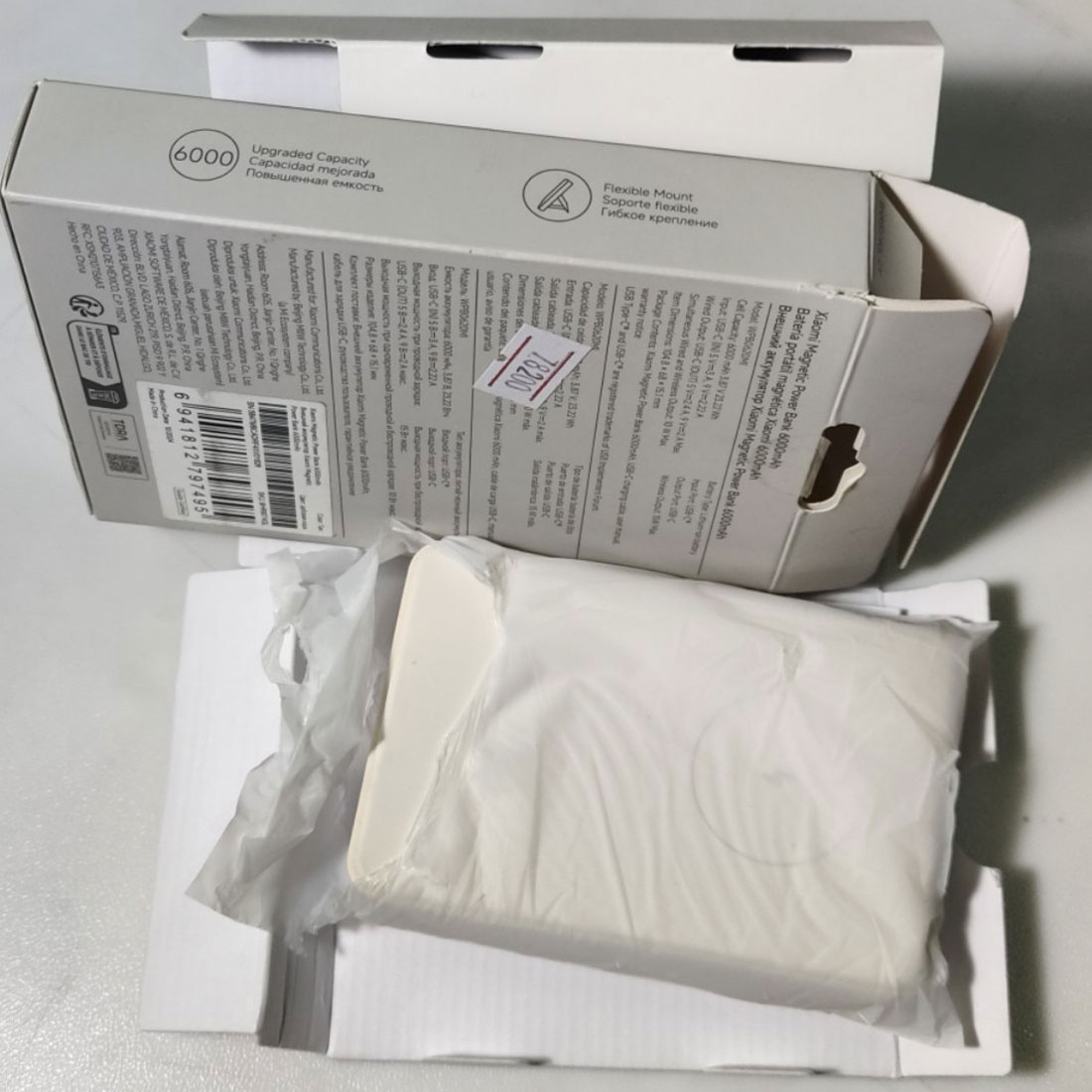 67919y_1.jpg Портативный внешний аккумулятор Xiaomi Magnetic Power Bank 6000mAh